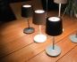 Preview: MOBILUX Synny XS LED Akkuleuchte in Weiß dimmbar mit USB-Ladekabel und Wireless Charger