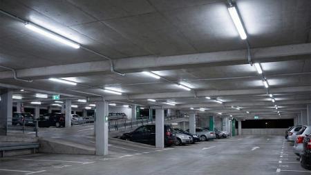 Radium LED Feuchtraumleuchte Star IP66 1500 38–50W 7500lm 4000K neutralweiß 130° durchverdrahtet