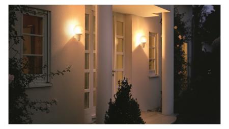 STEINEL Außenwandleuchte L 400 S mit Sensor in Schwarz mit Kristallglaskugel