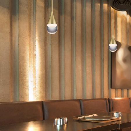 Tropfenförmige matt goldene Helestra LED Pendelleuchte DEEP