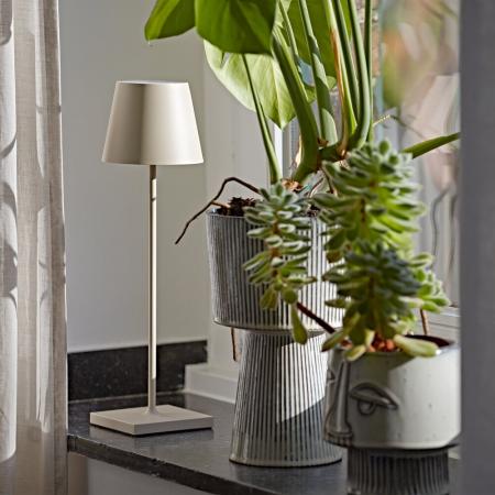 Sigor Akku-Tischleuchte Nuindie USB-C 380mm dünenbeige 2,2W FlexMood 2200K/2700K IP54 168/197lm Ra85