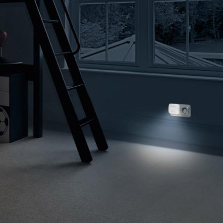 OSRAM Nachtlicht LUNETTA Hall mit Kippfunktion Weiß Wand Steckdosenleuchte mit Sensor - für Kinderzimmer und Wohnbereiche