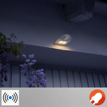 OSRAM LED Außenwandleuchte Door in Silber mit Sensor IP54 4000K neutralweißes Licht - batteriebetrieben inkl 3 Batterien AA, für Eingangsbereiche und Außenanwendungen