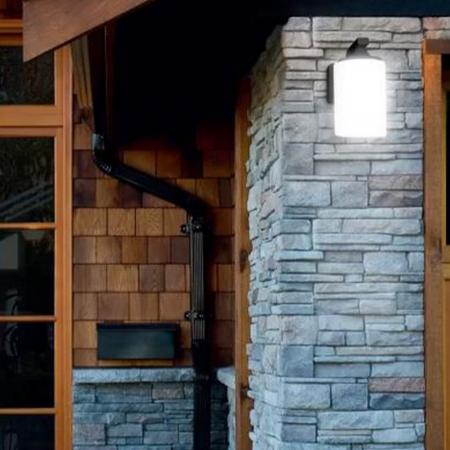 OSRAM  Traditionelle Außenwandleuchte Classic Latern mit mattiertem Glas Cylinder in Schwarz aus hochwertigem Aluminium