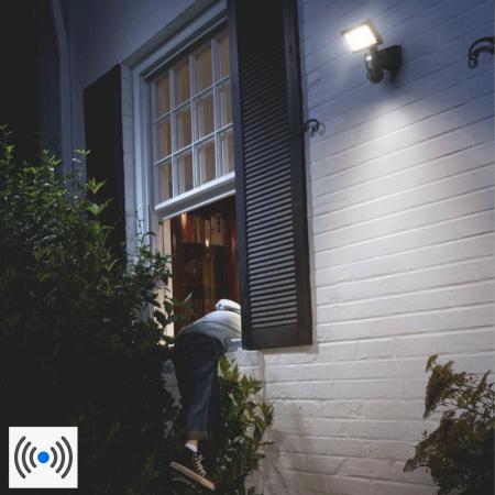 OSRAM SMART+ WiFi LED Fluter mit Kamera Lautsprecher Sensor Alarm-Funktion