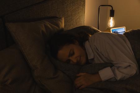 LEDVANCE Klare smarte E27 WiFi Kolben Filament Lampe RGBW Farbwechsel