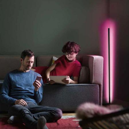 Osram SMART+ WIFI Corner Stehleuchte RGBW Farbwechsel speziell zur eindrucksvollen Eckenausleuchtung