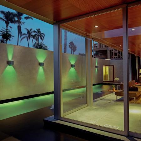 Osram Smart+ WiFi Beam Adjustable LED-Wandleuchte Up & Down in Schwarz mit Tunbale White & RGB