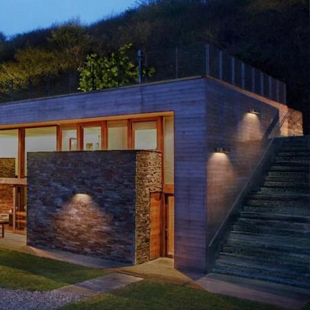 Osram Wandleuchte Endura Style Oval Wall Solar & Sensor in Schwarz - kaltweißes Licht integrierter Sensor, ohne Strom nutzbar, lange Batterielaufzeit: 30 Mal 60 Sekunden im PIR Modus, Schutzklasse IP44