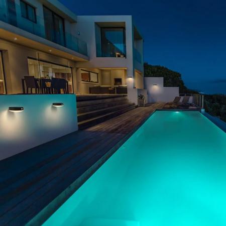 Osram Wandleuchte Endura Style Tossa Wall Solar & Sensor in Schwarz - warmweißes Licht, integrierter Sensor, ohne Strom nutzbar, bis acht Stunden Brenndauer