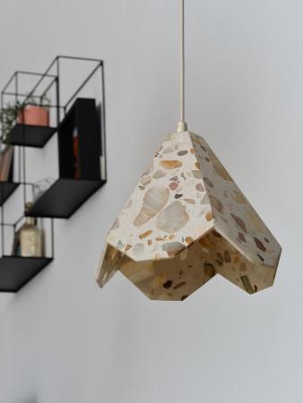 Pendelleuchte Decor Gleam Flower aus Terrazzo Stein mit E27 Fassung Beige