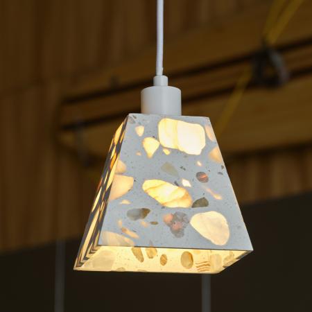 Pendelleuchte Decor Gleam aus Terrazzo Stein mit E14 Fassung Beige