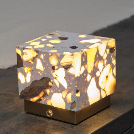 Osram Akku Tischleuchte Decor Gleam aus Terrazzo Stein dimmbar und mit veränerbarer Farbtemperatur (CCT) Beige