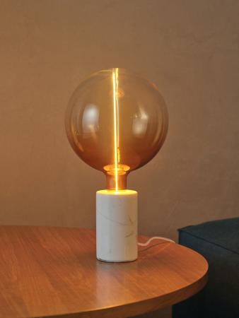 OSRAM Tischleuchte Decor Marble Base Table dimmbar mit E27 Fassung Weiß - Elegante Tischlampe aus Marmor mit Textilkabel – dimmbares Licht für jeden Raum
