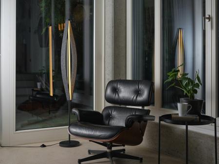 Osram Stehleuchte Decor Flat Felt in Dunkelgrau mit warmweißem Licht - Auffällige Leuchte aus Filz