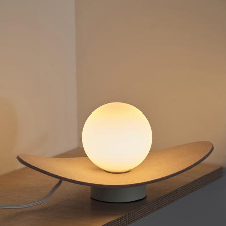 Osram Tischleuchte Decor Pearl in Beige mit G9 Fassung - Auffällige Leuchte aus Filz / Stahl / Glaskugel