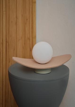 Osram Tischleuchte Decor Pearl in Beige mit G9 Fassung - Auffällige Leuchte aus Filz / Stahl / Glaskugel