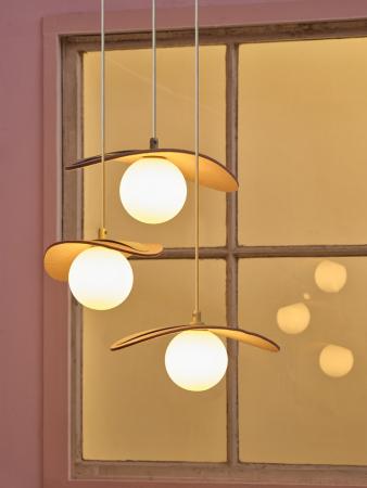Osram Pendelleuchte Decor Pearl in Beige mit G9 Fassungen - Auffällige Leuchte aus Filz / Stahl / Glaskugel