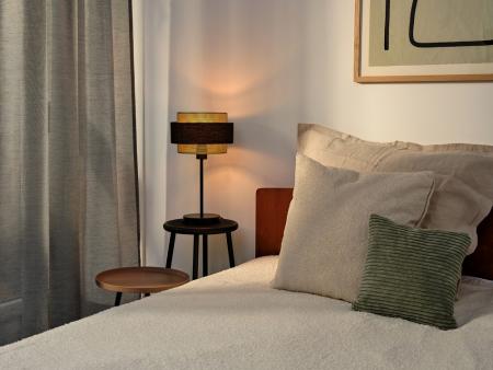 Osram Tischleuchte Decor Hornet in Schwarz / Gold mit E27 Fassung Ø 25 cm - gelungene Symbiose aus Stahl und Polyester-Baumwolle