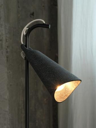 OSRAM Stehleuchte Decor Bell in Schwarz mit E27 Fassung - Leuchtenschirm aus recyceltem Material
