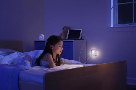 OSRAM Steckdosen Nachtlicht LUNETTA Edge Weiß mit USB weiß - warmweißes Licht, Tageslichtsensor, USB-A & USB-C Anschluss,