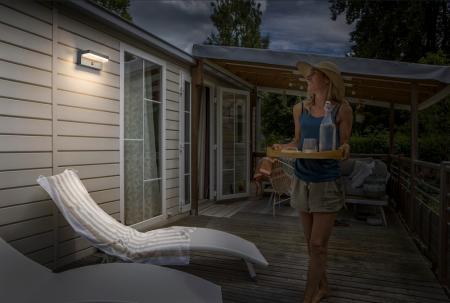OSRAM ENDURA Style Solar + USB Robust Sensor Wandleuchte IP54 Dunkelgrau