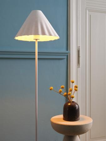 OSRAM Stehleuchte Decor Pulp weiß dimmbar aus Metall und Pappmaschee mit E27 Fassung