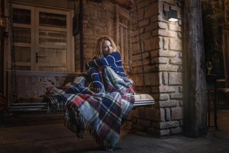 OSRAM LED Solar Wandleuchte Endura Style Solar Wall Quadro - indirekte Beleuchtung, wiederaufladbarer Akku, IP44, warmweiße Lichtfarbe