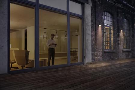 OSRAM LED Solar Wandleuchte Endura Style Solar Wall Oxford - indirekte Beleuchtung, wiederaufladbarer Akku, IP44, warmweiße Lichtfarbe