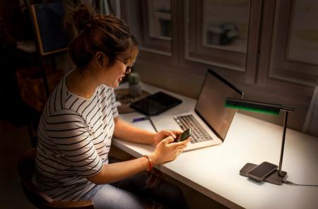 OSRAM Office Line Desk Roof Inductive Charging Schreibtischlampe 19W CCT Dimmbar Schwarz