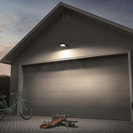 Osram LED Fassaden- und Garagenstrahler LUX schwarz 3000K warmweißes Licht 50W IP65