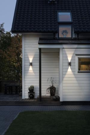 Konstsmide 425-753 Vidar Wandleuchte schwarz und silber lackiertes Aluminium, klares Acrylglas, individuell verstellbarer Lichtaustritt 0-85°