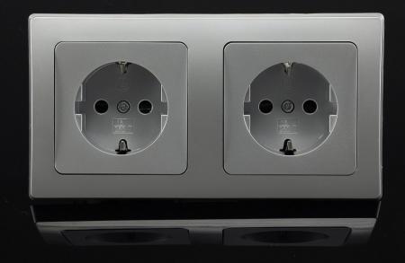 ChiliTec DELPHI 23065 Set 2x Schutzkontakt-Steckdose + 2-fach Rahmen, Silber, 250 V/16 A, Steckanschluss