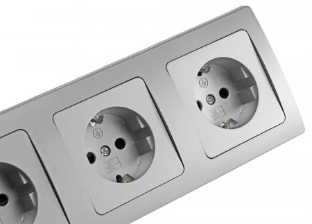 ChiliTec DELPHI 23064 Set 3x Schutzkontakt-Steckdose + 3-fach Rahmen, Silber, 250 V/16 A, Steckanschluss