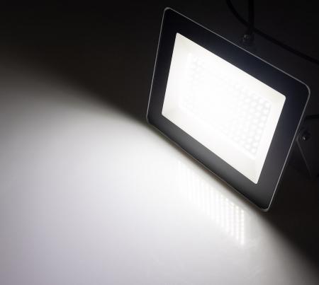 ChiliTec LED-Fluter "CTF-SLW 98" IP65, 100W, 7670lm, 4000K neutralweiß