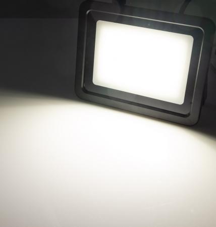 ChiliTec LED-Fluter "CTF-OB 50" IP65, 47W, 4739lm, 4000K neutralweiß