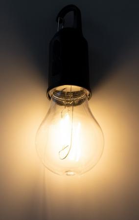 ChiliTec LED Glühlampe mit Akku "CT-KL3", dimmbar mit Haken / Karabiner, 3000k / Warmweiß