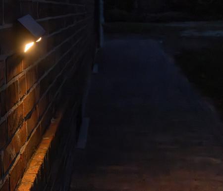 ChiliTec LED Solar Wandleuchte "SWL-AS400" IP44, warmweiß 3000K, PIR Sensor