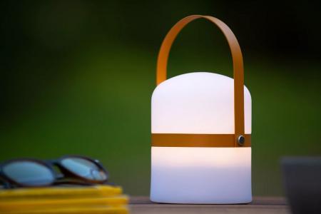 Lucide LITTLE JOE – kompakte Akku LED Tischlampe IP44 für Innen & Außen in Braun