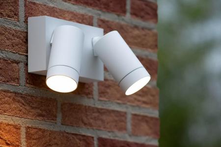 Lucide TAYLOR Wandstrahler IP54 Weiß – 2x GU10 Außenwandleuchte mit Sensor