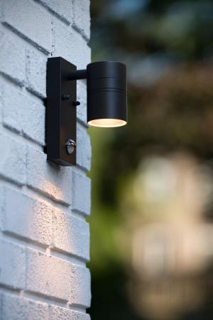 LUCIDE ARNE-LED IR Wandstrahler Außen GU10 IP44 Schwarz mit Sensor