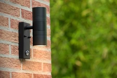 Lucide ARNE-LED IR Wandstrahler Außen Schwarz GU10 IP44 mit Sensor