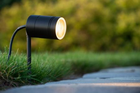 Lucide ARNE-LED Gartenstrahler Ø6,3 cm GU10 LED 5W 2700K IP44 Schwarz