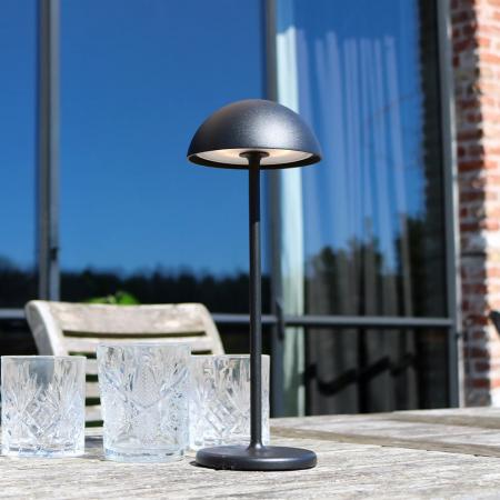 Lucide JOY – kompakte Akku Tischleuchte für Innen & Außen in Schwarz mit warmweißem Licht