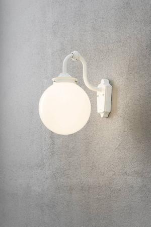 Nostalgische Arcturus Wandleuchte Konstsmide 554-252 weiß lackiertes Aluminium, opales Acrylglas, handmade in EU