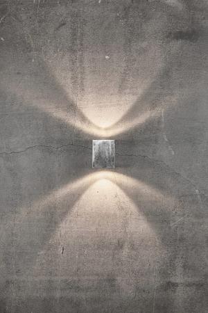 LED-Wandleuchte Up&Down würfelförmig aus verzinktem Metall inkl. 2 warmweisse LEDs