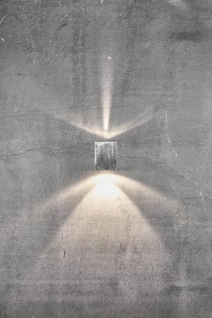 LED-Wandleuchte Up&Down würfelförmig aus verzinktem Metall inkl. 2 warmweisse LEDs