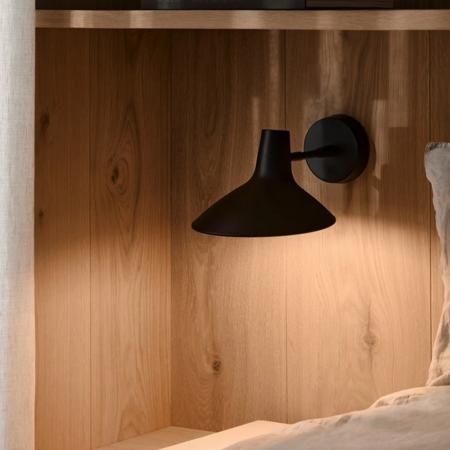 Design For The People Darci Short Wall Light Black – moderne Designer-Wandleuchte von Bjørn + Balle