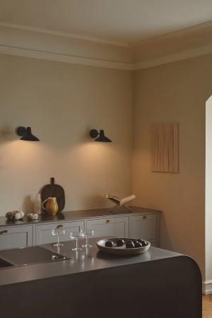 Design For The People Darci Short Wall Light Black – moderne Designer-Wandleuchte von Bjørn + Balle