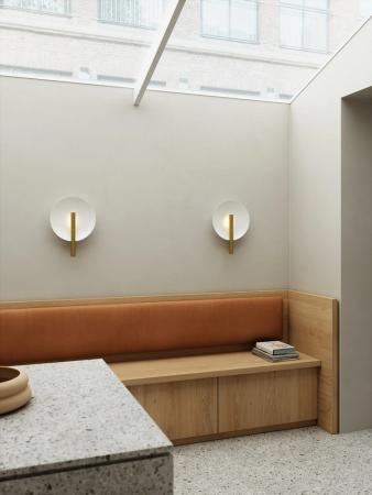 Design For The People Furiko Wandleuchte Messing G9 – elegante Designerleuchte von Anker Studio